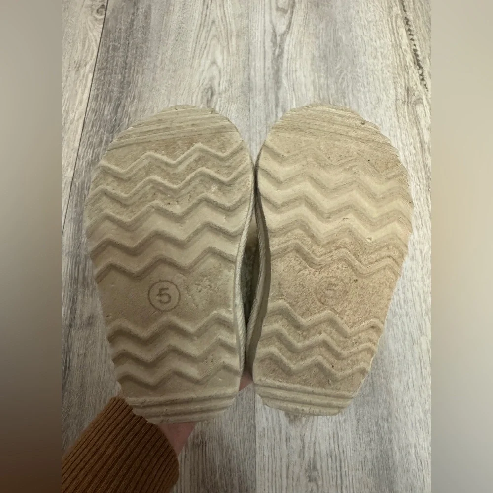 Cat & Jack Cream Furry Kids Shoes